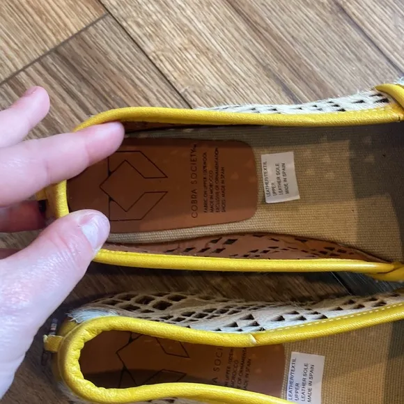Cobra Society flats made with wool and leather: Bohemian, Folk, Naturalist
