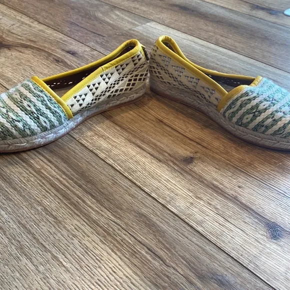 Cobra Society flats made with wool and leather: Bohemian, Folk, Naturalist