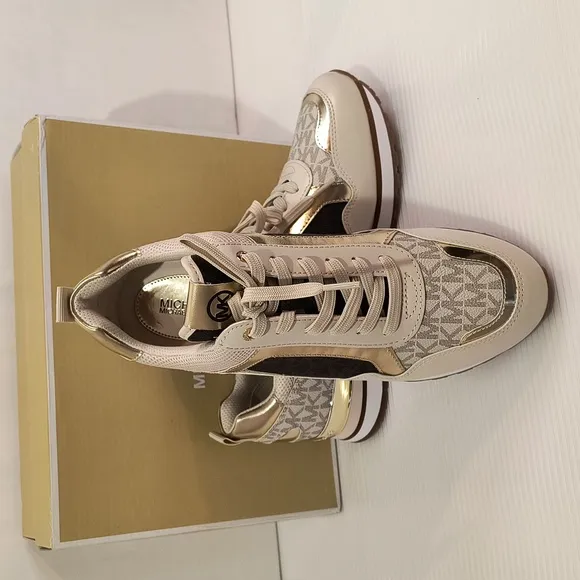 COPY - Michael Kors Wilma Trainer Two Tone Logo Size 9M Lace up Sneakers