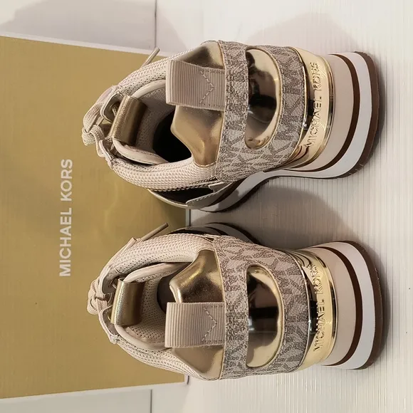 COPY - Michael Kors Wilma Trainer Two Tone Logo Size 9M Lace up Sneakers