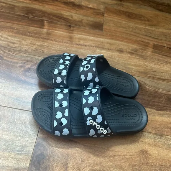 Crocs Black Heart Slides sz 7