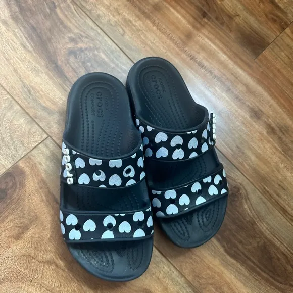 Crocs Black Heart Slides sz 7