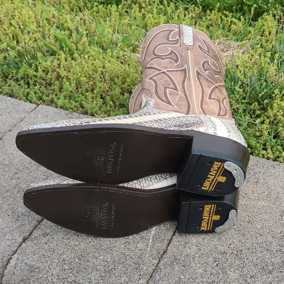 Dan Post natural cobra skin cowboy boots in a snip toe. Size 9D.