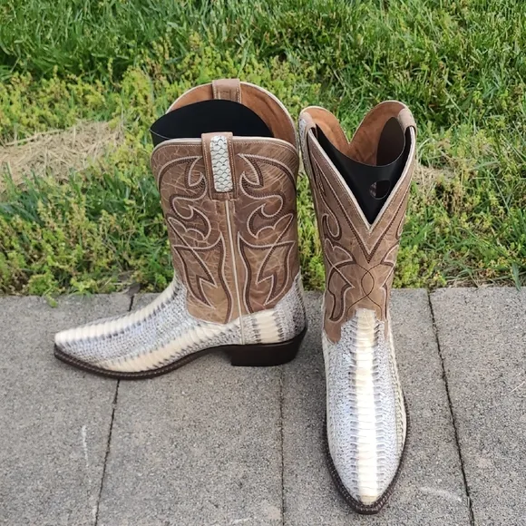 Dan Post natural cobra skin cowboy boots in a snip toe. Size 9D.