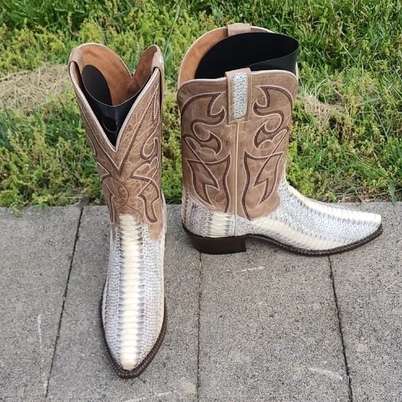 Dan Post natural cobra skin cowboy boots in a snip toe. Size 9D.