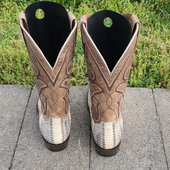 Dan Post natural cobra skin cowboy boots in a snip toe. Size 9D.