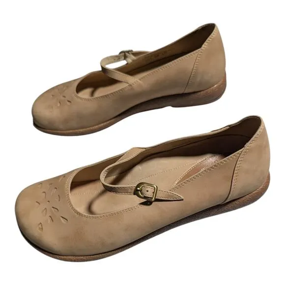 Dansko Guinevere Beige Nubuck Leather Floral Laser Cut Mary Jane Flats Sz 40 9.5