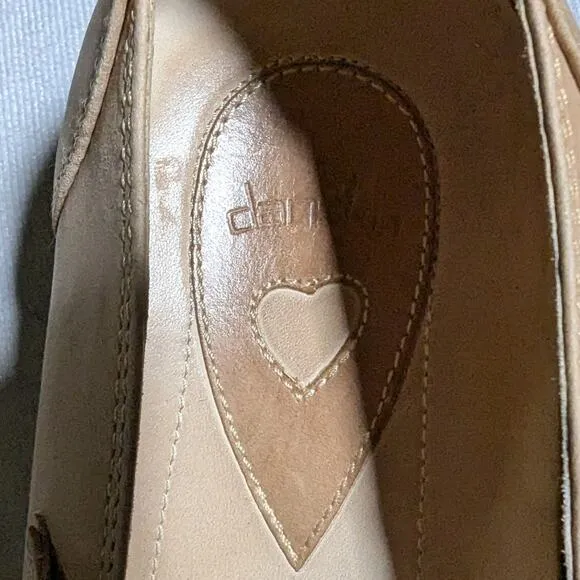 Dansko Guinevere Beige Nubuck Leather Floral Laser Cut Mary Jane Flats Sz 40 9.5