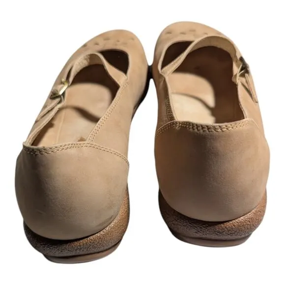 Dansko Guinevere Beige Nubuck Leather Floral Laser Cut Mary Jane Flats Sz 40 9.5