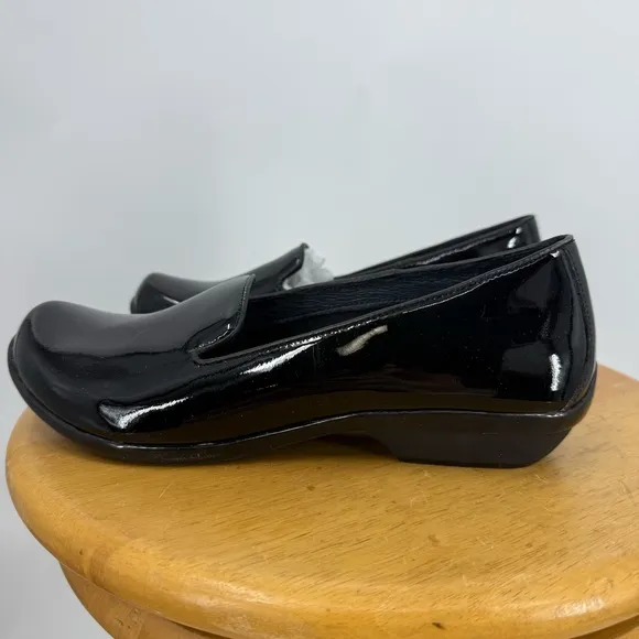 Dansko Women's Olivia Clog, Black Patent Black clog, loafer 38/7.5–8
