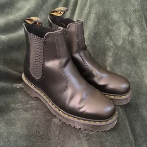 Dr. Martens 2976 Bex Smooth Leather Chelsea Boots (Size 10)
