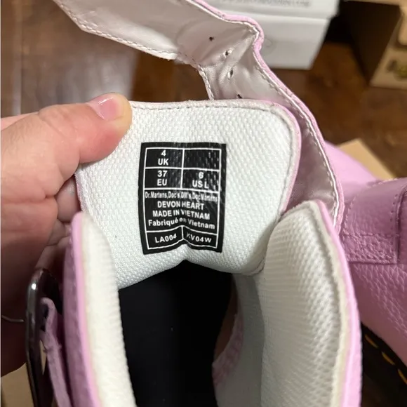 Dr. Martens Devon Heart Pink Lavender Milled Nappa