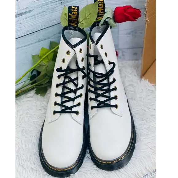 Dr. Martens Zavala 8 Eyelet Boots | White