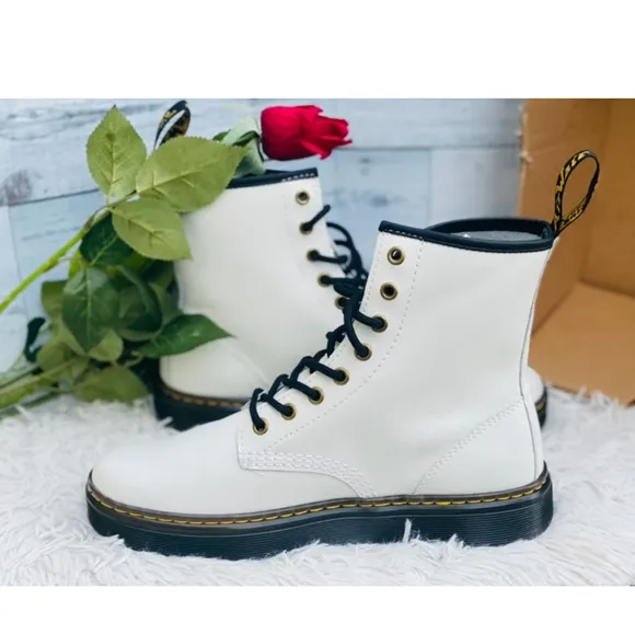 Dr. Martens Zavala 8 Eyelet Boots | White