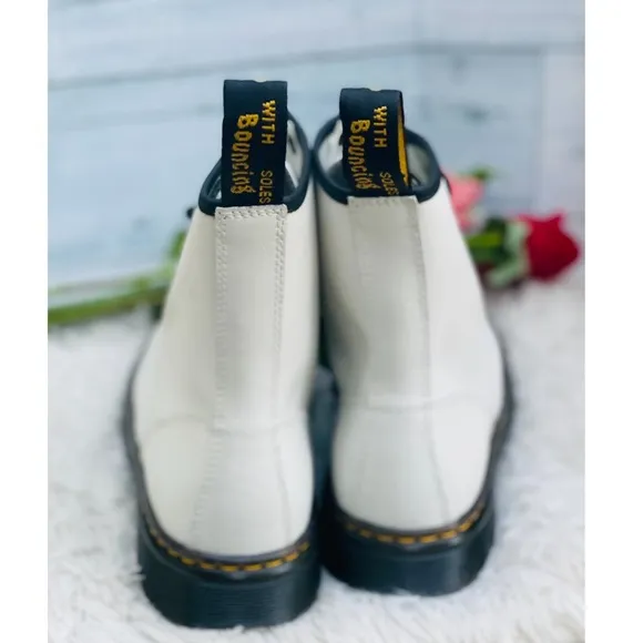 Dr. Martens Zavala 8 Eyelet Boots | White