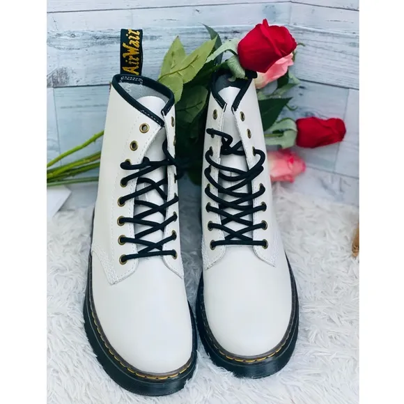 Dr. Martens Zavala 8 Eyelet Boots | White
