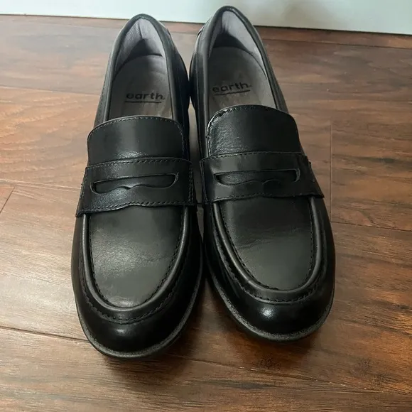 Earth Avani Barcelona Black Leather Penny Loafers-Size 9M