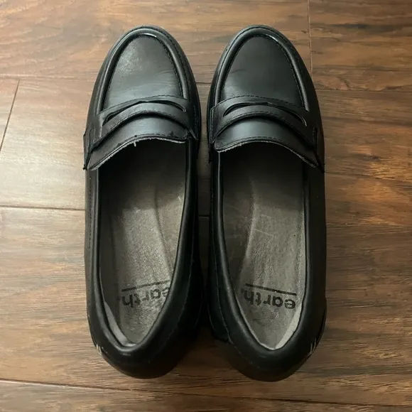 Earth Avani Barcelona Black Leather Penny Loafers-Size 9M