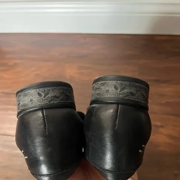 Earth Avani Barcelona Black Leather Penny Loafers-Size 9M