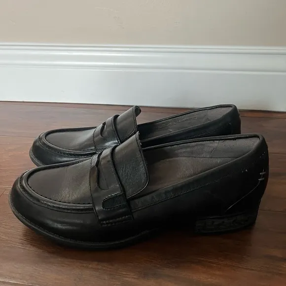 Earth Avani Barcelona Black Leather Penny Loafers-Size 9M