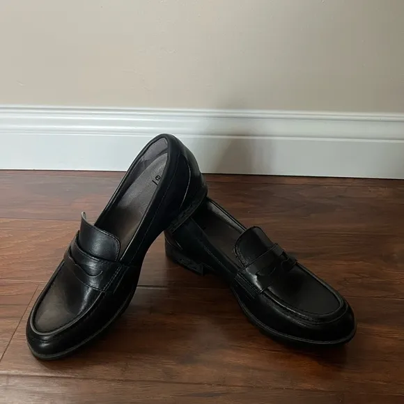 Earth Avani Barcelona Black Leather Penny Loafers-Size 9M