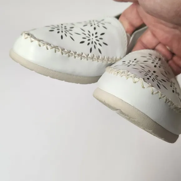 earth origins womens shoes sz 9.5 white leather slip on flats freya euc