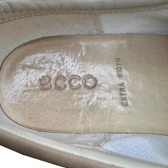 Ecco | Women | Soft 7 Neutral Leather Extra Wide Casual Sneakers | Size 10
