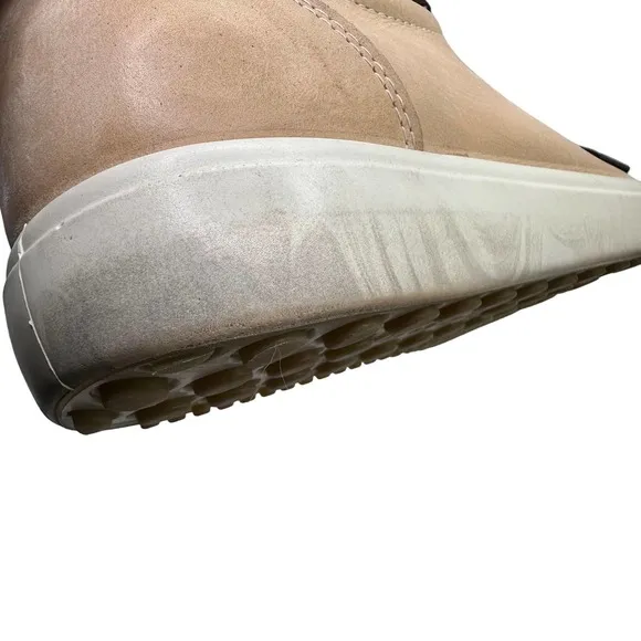 Ecco | Women | Soft 7 Neutral Leather Extra Wide Casual Sneakers | Size 10