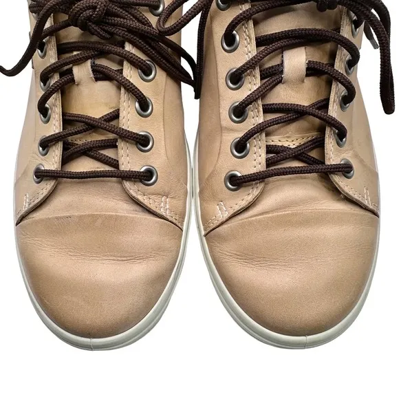 Ecco | Women | Soft 7 Neutral Leather Extra Wide Casual Sneakers | Size 10