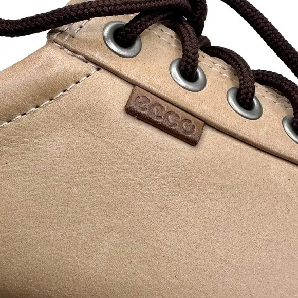 Ecco | Women | Soft 7 Neutral Leather Extra Wide Casual Sneakers | Size 10