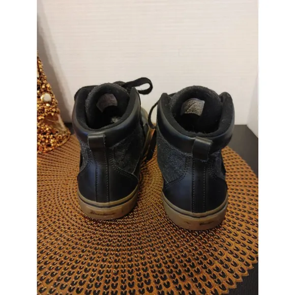 Eddie Bower Storm Sneakers Size 9(M)