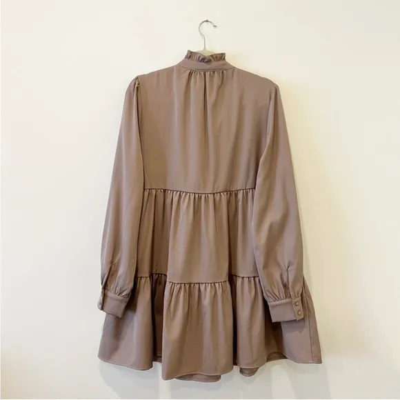 En Saison Tiered Babydoll Dress in mushroom sz xs