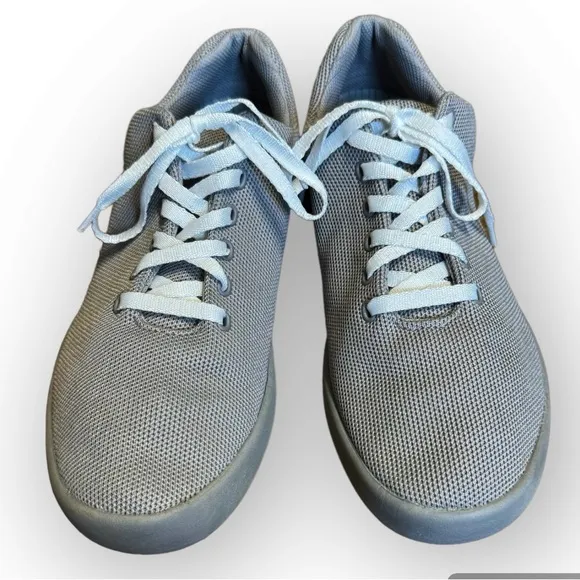 EUC Atoms Sneakers Model 000 Men-10 women-11.5
