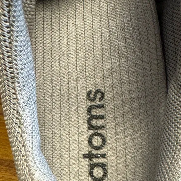 EUC Atoms Sneakers Model 000 Men-10 women-11.5
