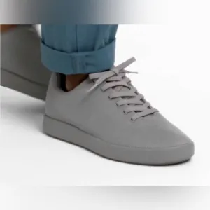 EUC Atoms Sneakers Model 000 Men-10 women-11.5