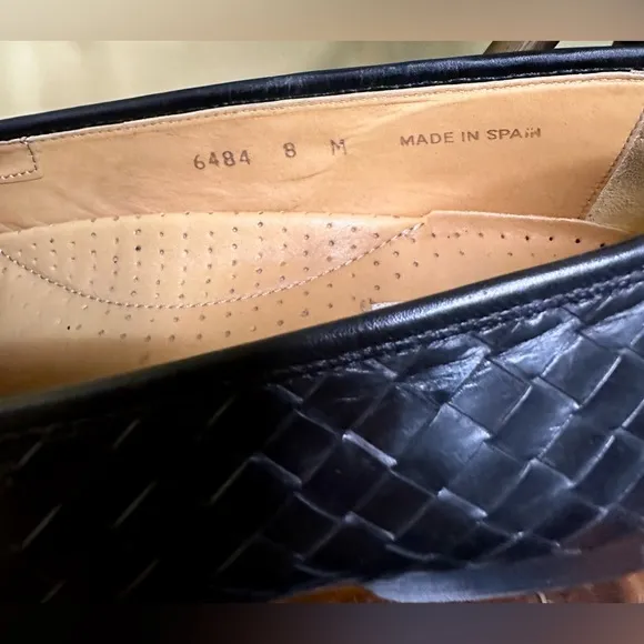 EUC Magnanni Black Tassel Loafers. Basket-Weave and Ostrich Embossed. Size 8
