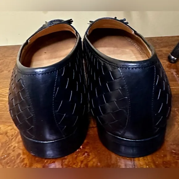 EUC Magnanni Black Tassel Loafers. Basket-Weave and Ostrich Embossed. Size 8