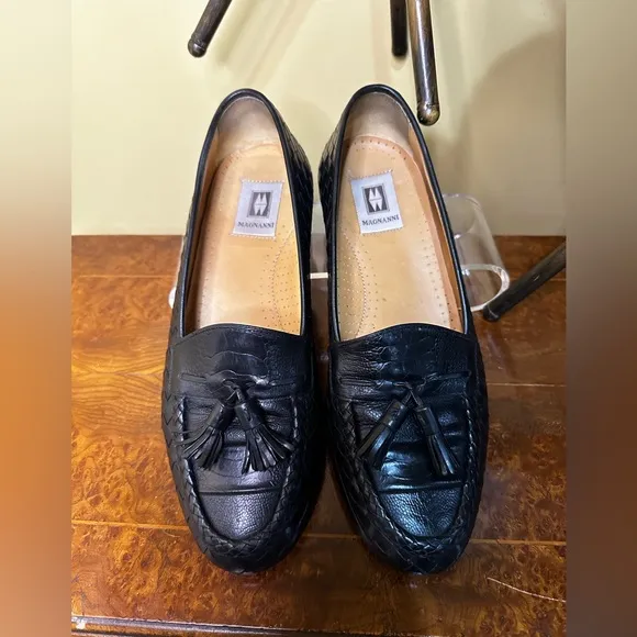 EUC Magnanni Black Tassel Loafers. Basket-Weave and Ostrich Embossed. Size 8