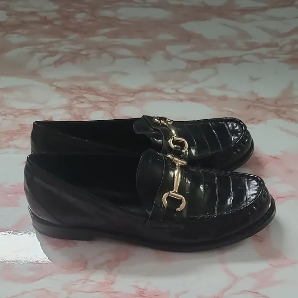 EUC Steve Madden Black Moc Crocodile Pattern Loafers with Gold Accents Sz 7.5M