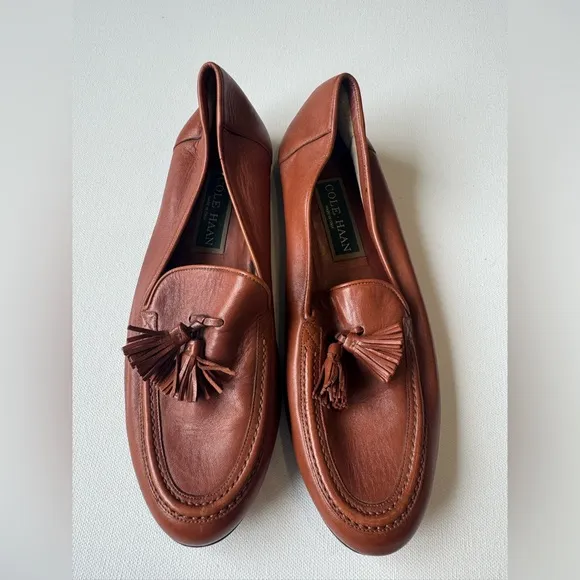 EUC women’s size 9 brown leather Cole Haan loafers  with tassels