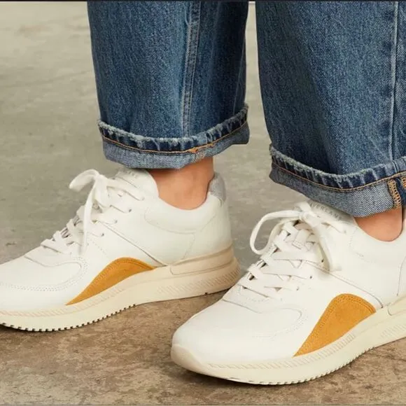 Everlane NWOB The Trainer Sneakers in Neutral Off White w Mustard Yellow Size 5
