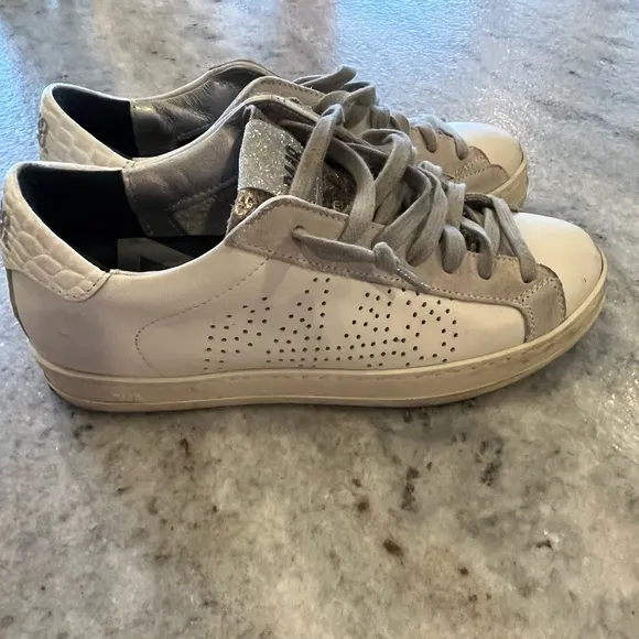 Excellent condition, only worn a few times, P448 John sneakers !