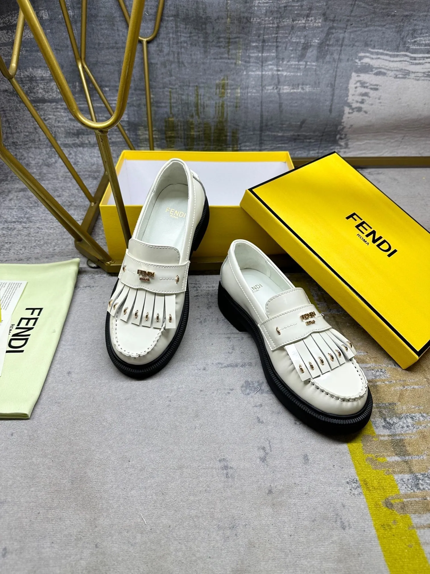 FENDI IN FENDI BAGUETTE CALFSKIN Positive reviews WITH WHITE Money-saving HARDWARE GOLD LOAFERS