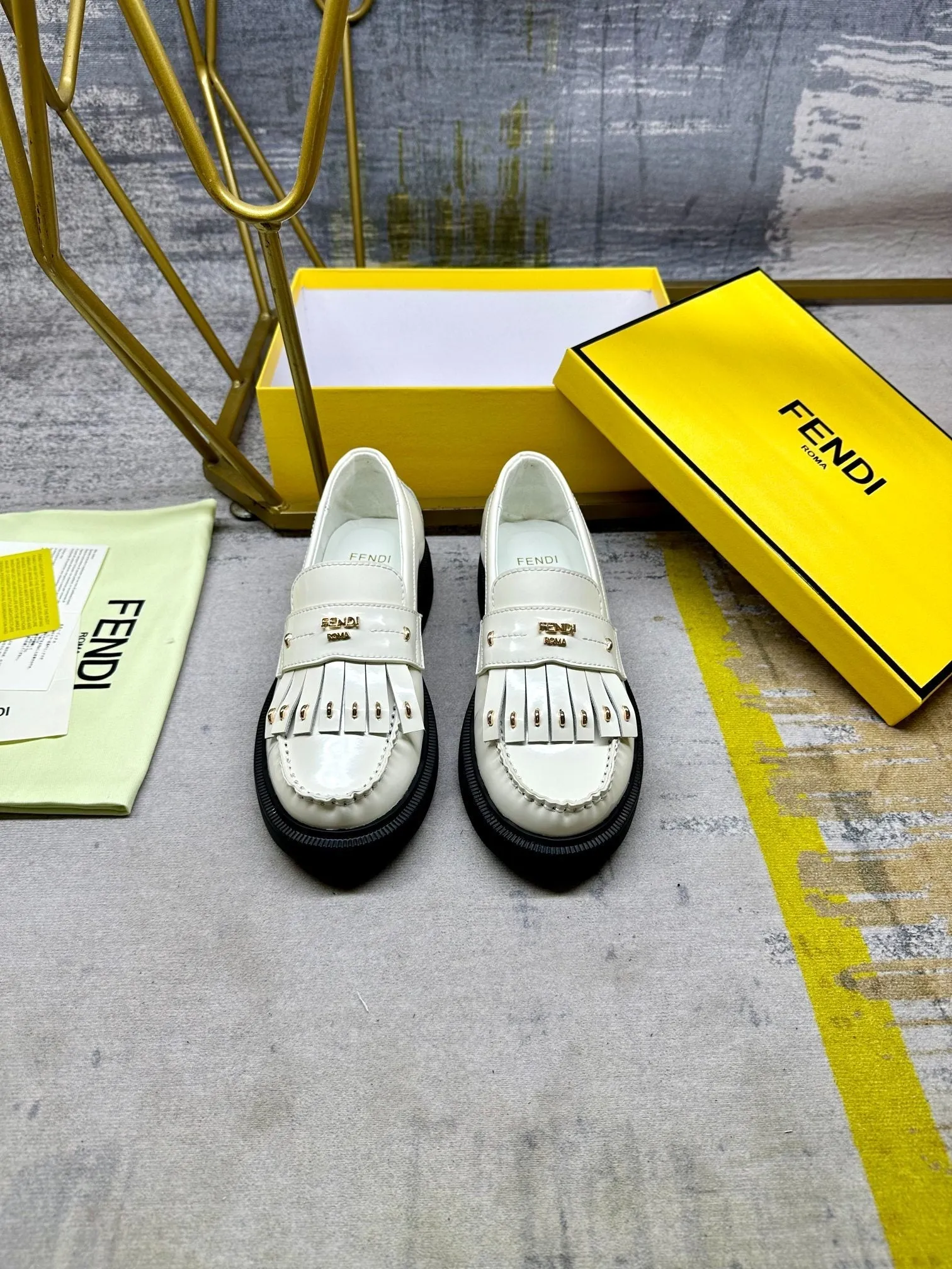 FENDI IN FENDI BAGUETTE CALFSKIN Positive reviews WITH WHITE Money-saving HARDWARE GOLD LOAFERS