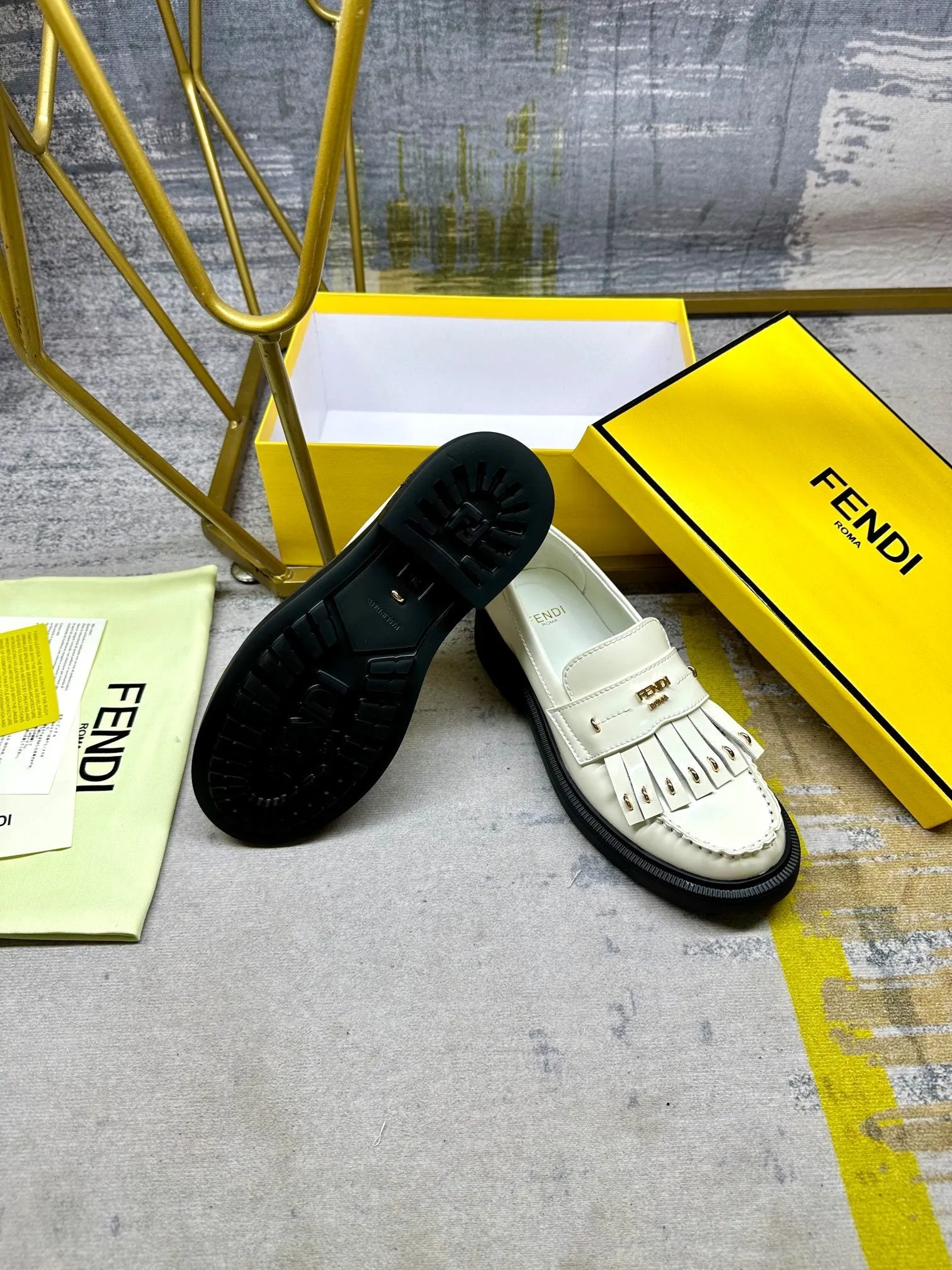 FENDI IN FENDI BAGUETTE CALFSKIN Positive reviews WITH WHITE Money-saving HARDWARE GOLD LOAFERS