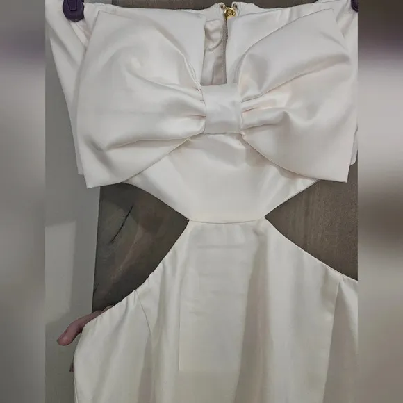FLORA BEA Kayle Dress In Whitebridge. Size Small NWOT
