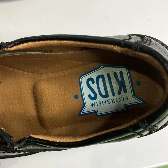 Florsheim black leather Bogan Jr. loafers size 11