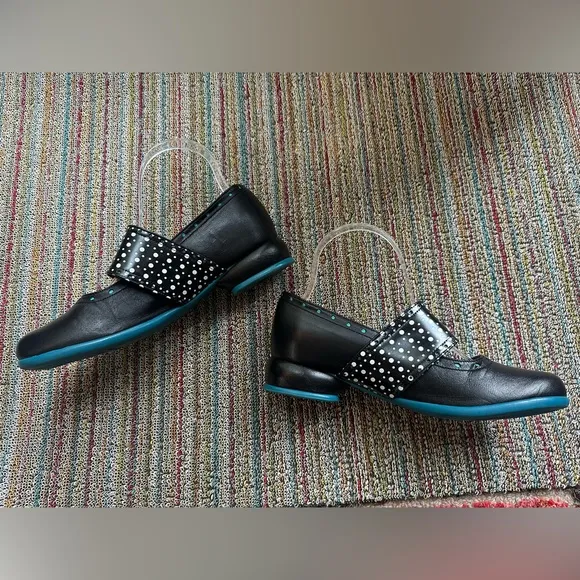Fluevog EXCELLENT Fellowship Cleo black/teal &amp; white dots leather flats -8/8.5