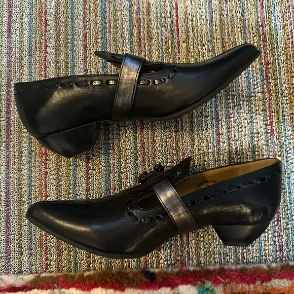 Fluevog NEARLY NEW Truth Colleen black loafers w/ skull t-strap buckle - 6