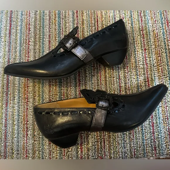 Fluevog NEARLY NEW Truth Colleen black loafers w/ skull t-strap buckle - 6